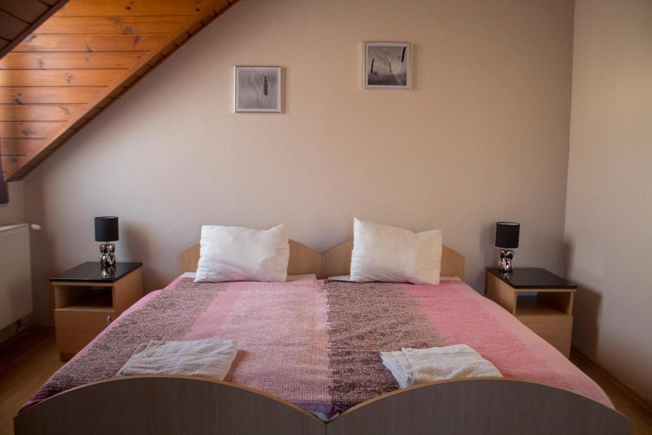Gilde Panzio Bed & Breakfast Pilisvörösvár Bagian luar foto