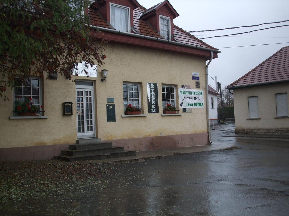 Gilde Panzio Bed & Breakfast Pilisvörösvár Bagian luar foto