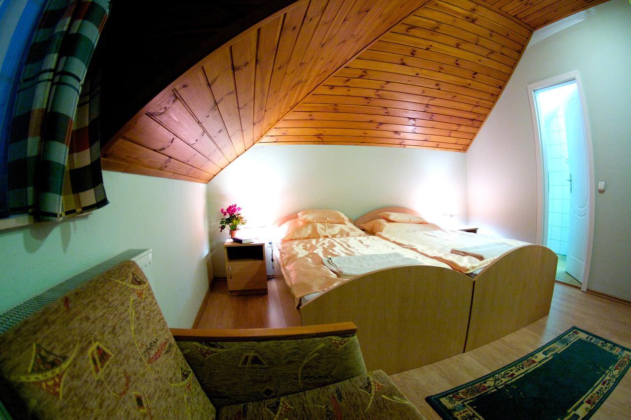 Gilde Panzio Bed & Breakfast Pilisvörösvár Bagian luar foto